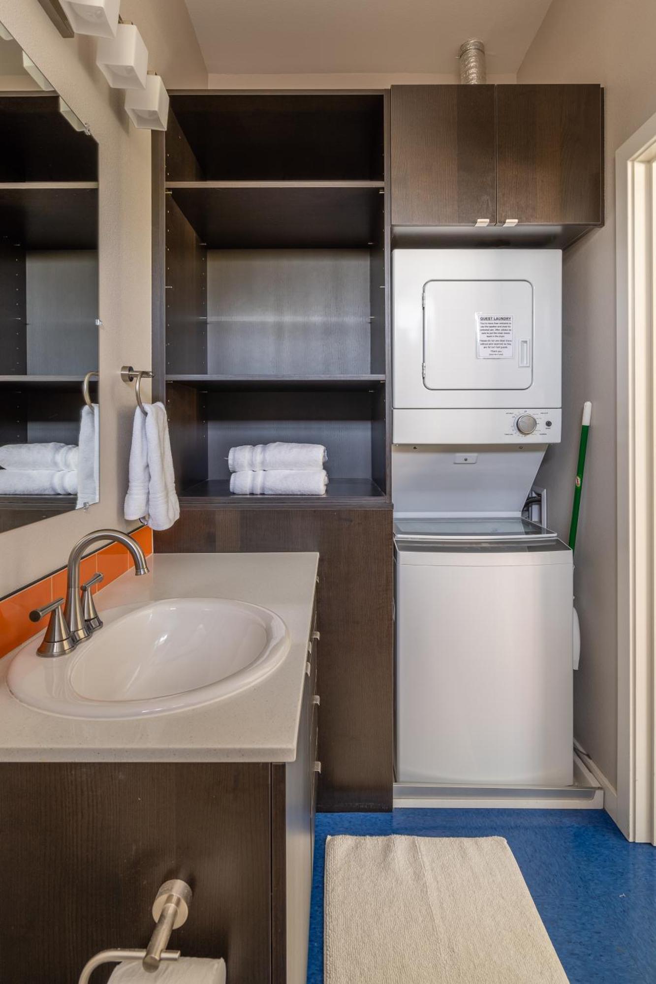 Sunny Studio Apartment - Food Carts, Coffee & Bars Portland Eksteriør bilde